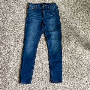 Lucky Brand skinny jeans. Never worn